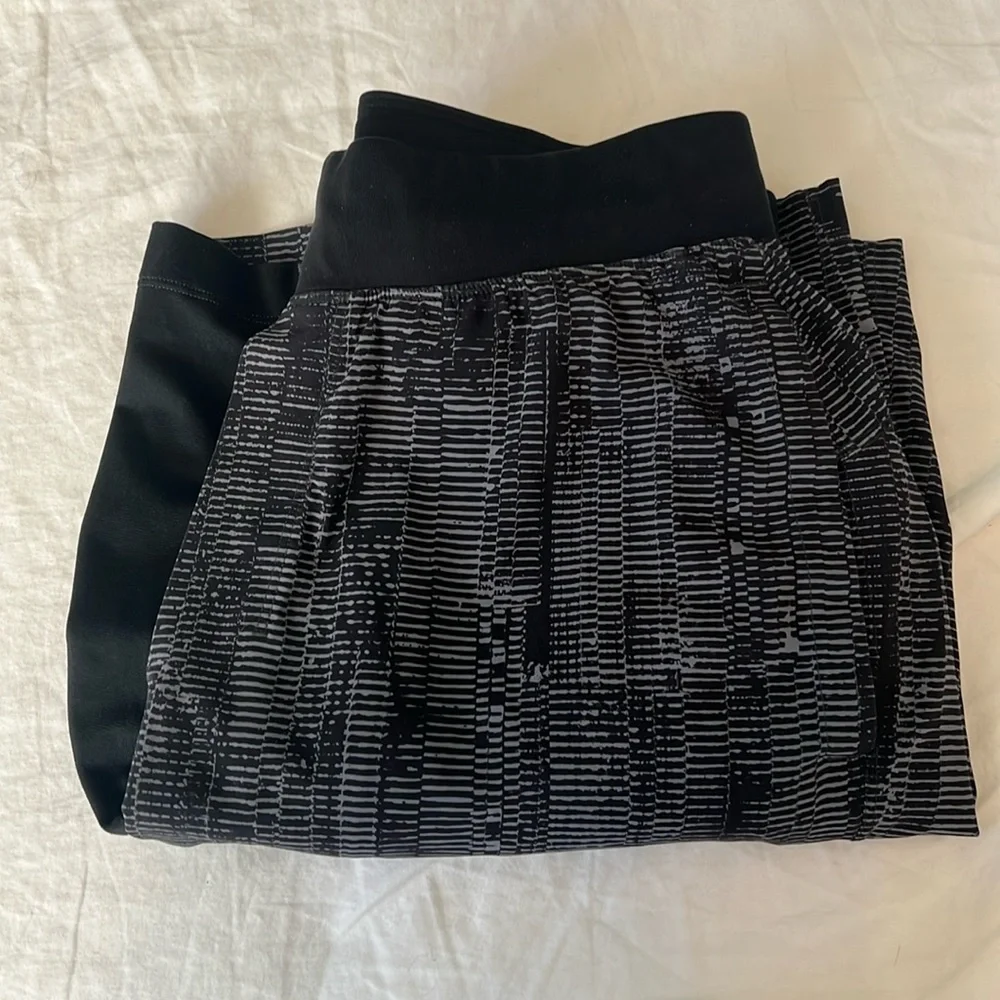 Lululemon THE Short 9” Gray/Black Estimated Size Medium